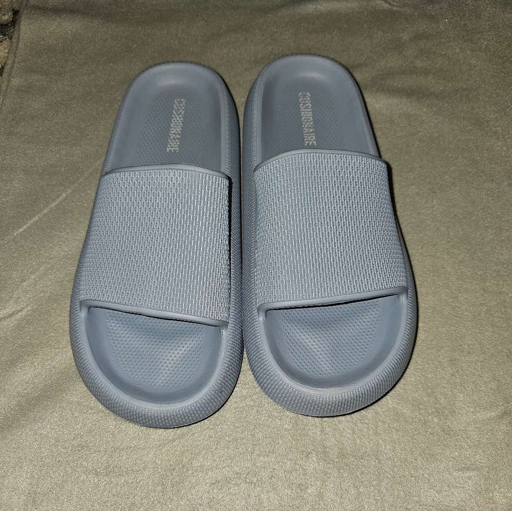 Cushionaire Feather Recovery Slide Sandals